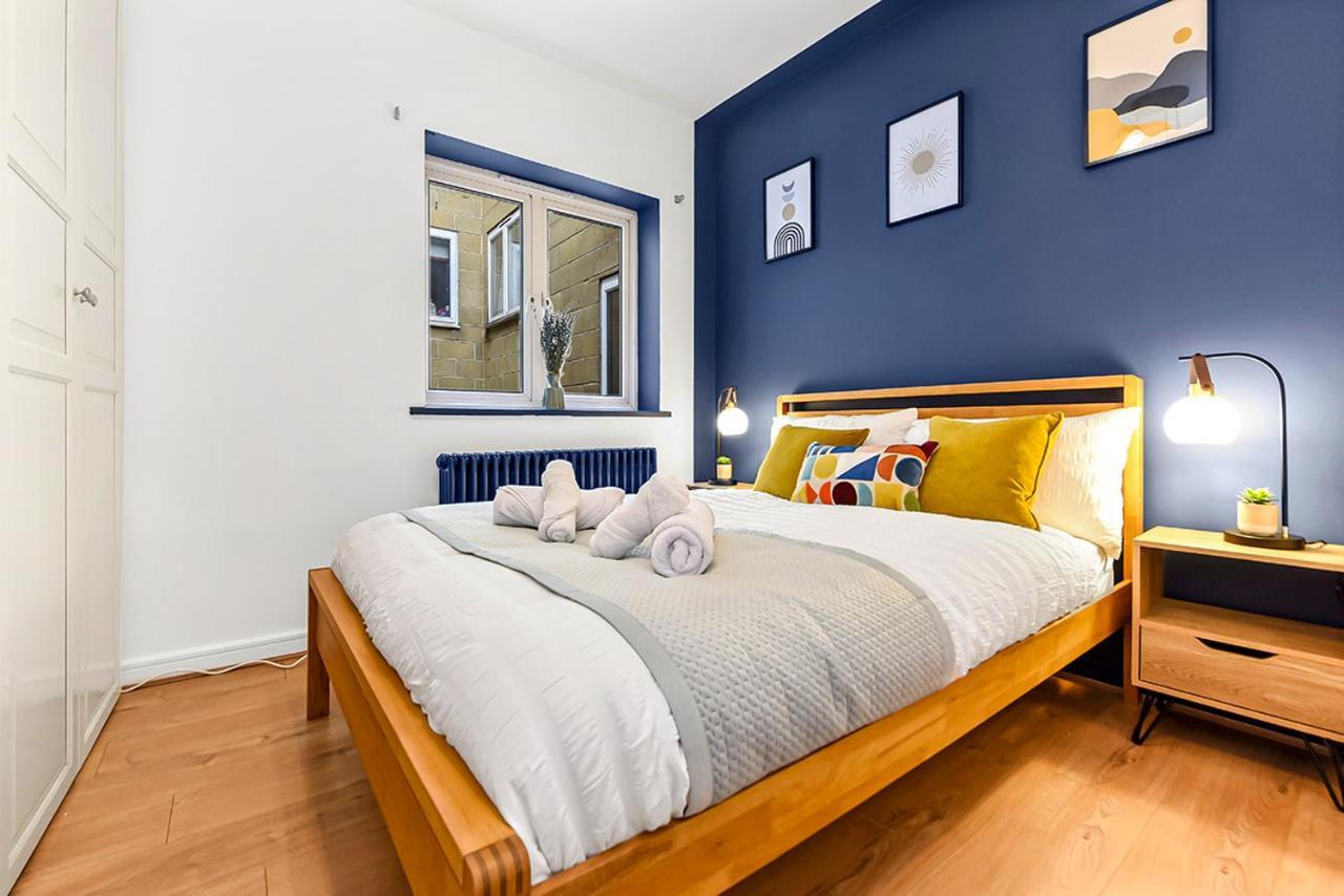 Spacious Contemporary 2 Bed Flat, Londra